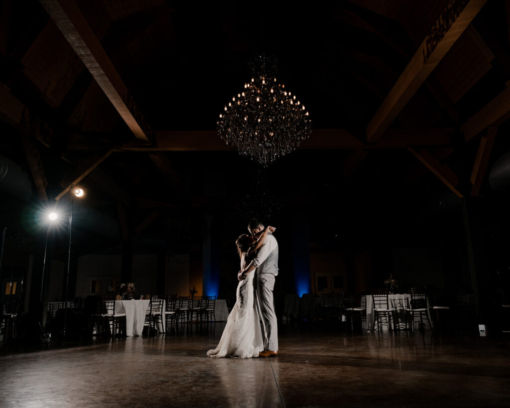 questions a wedding photographer should ask - farewell and final dance