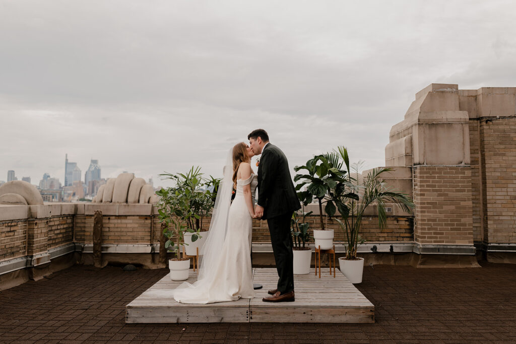 City rooftop wedding at The Bok Building in South Philadelphia, Pennsylvania. Wedding Photography by Photodelphia. 