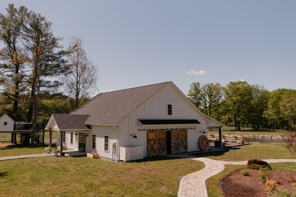Farmhouse wedding, tucked away in Pennsylvania's Pocono Mountains Weddings at Woodside