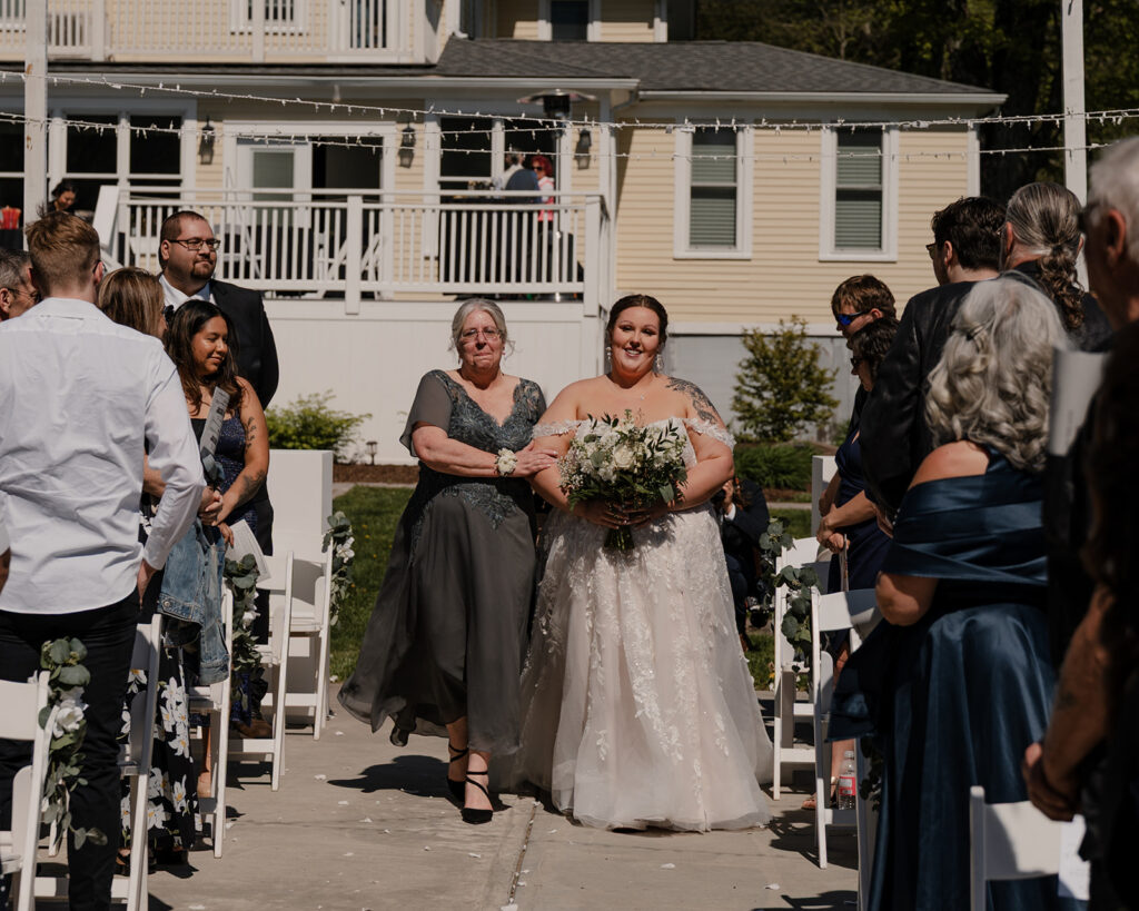 Farmhouse wedding, tucked away in Pennsylvania's Pocono Mountains